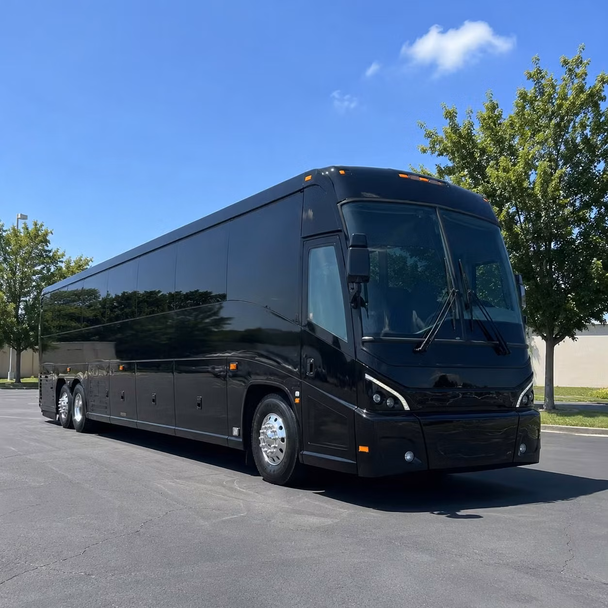 cincinnati employee shuttles that keep your workforce moving between campuses and parking lots